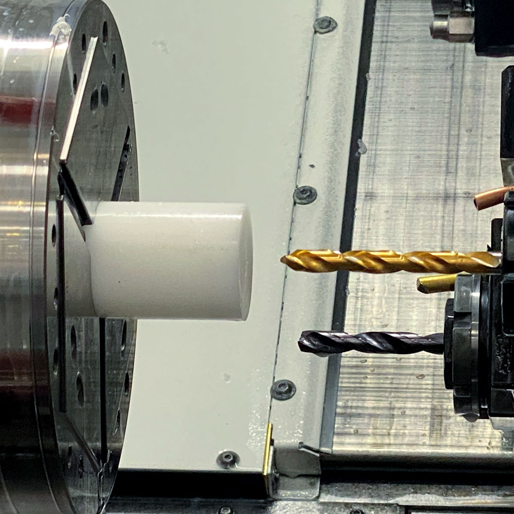 esempio di tornitura CNC di polimeri e per la lavorazione di materie plastiche per soluzioni industriali