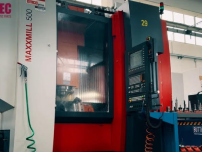 Fresatrice plastica CNC 5 assi